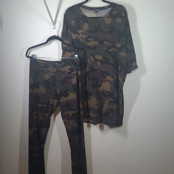 Fashion Nova Green and Black Camouflage Set - Picture 5 of 6